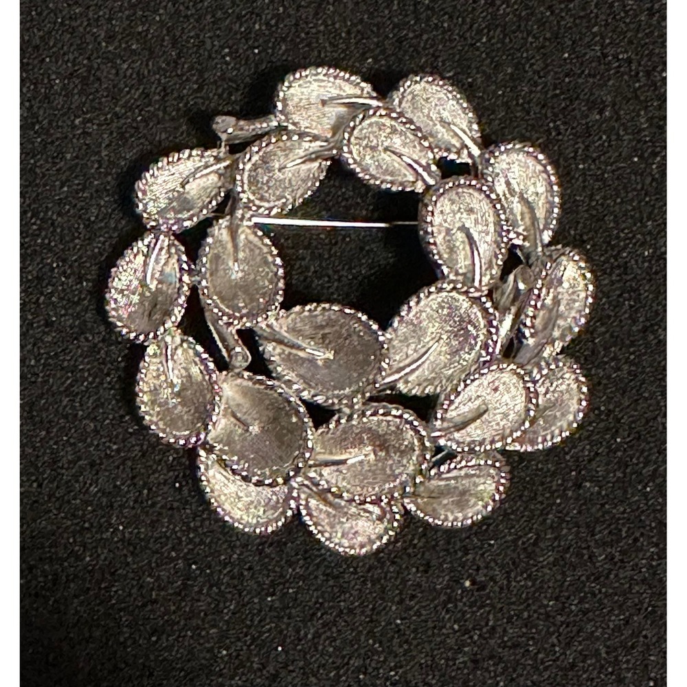 Vintage Trifari Silver Circle Wreath Pin‎